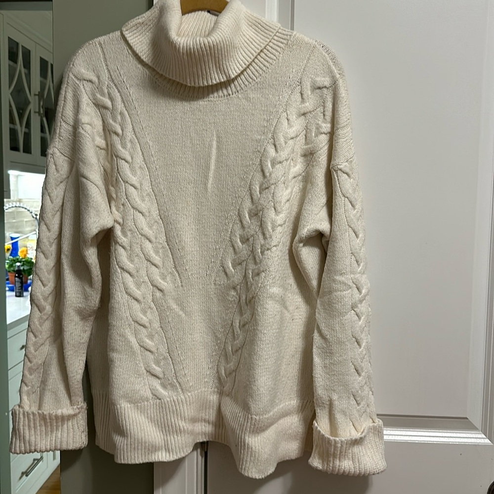 Vince Camuto Turtle Neck Cable Knit Sweater Size Large